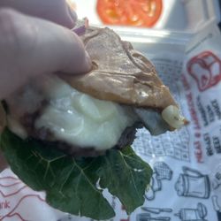 The Wooden Derrick Cafe - Mushroom burger
