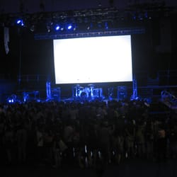 麥花臣場館 - Stage and standing zone