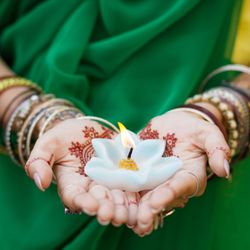 Pranada Ma  - Experience the natural holistic medicine of Ayurveda through wellness consultations and Ayurvedic massage and bodywork. Stress/pain relief.