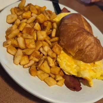 The Cracked Egg - Breakfast & Brunch Near Me - Las Vegas, Nevada