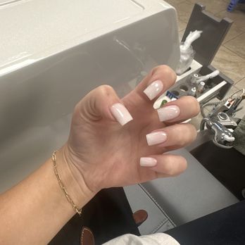 Kim Le Nails - SNS - Nail Salons Near Me - Aston, Pennsylvania