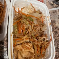 Lucky House Restaurant - Mongolian Chicken it has cabbage, onions, carrots and I believe bamboo shoots