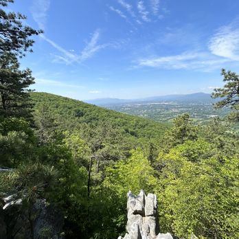 Read Mountain Preserve - End of the trail - Hiking Near Me - Roanoke, Virginia
