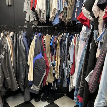 Vogue-ish - Used, Vintage & Consignment Near Me - Bakersfield, California