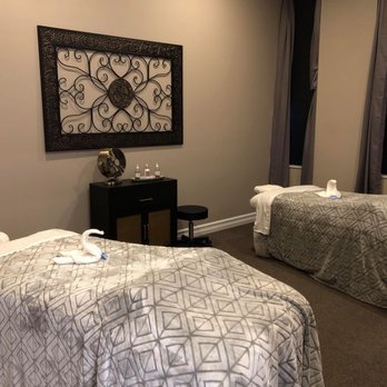 Fenton Massage - Our relaxing couples room - Massage Therapy Near Me - Fenton, Michigan Fenton Massage - Our relaxing couples room - Massage Therapy Near Me - Fenton, Michigan