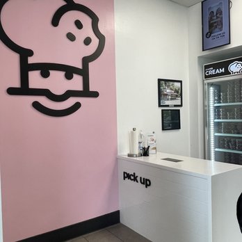 Crumbl - Cascade Station - Pick up area - Bakeries Near Me - Portland, Oregon