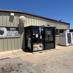 Hydro Quick Shop - Front of store