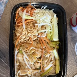 Mai Thai Restaurant - Chicken Pad Thai