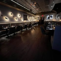 T BAR Roslyn - Downstairs dining room.