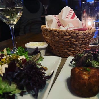 Circa 1875 - Beet salad & crab cakes - Pubs Near Me - Savannah, Georgia