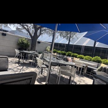 Earls Kitchen + Bar - Rooftop deck - New American Near Me - Boston, Massachusetts