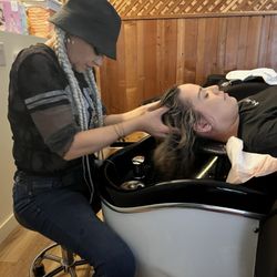 EastWest Pain & Healing Institute  - Scalp & hair treatment with natural ingredients when your body relaxes by 4D auto massage