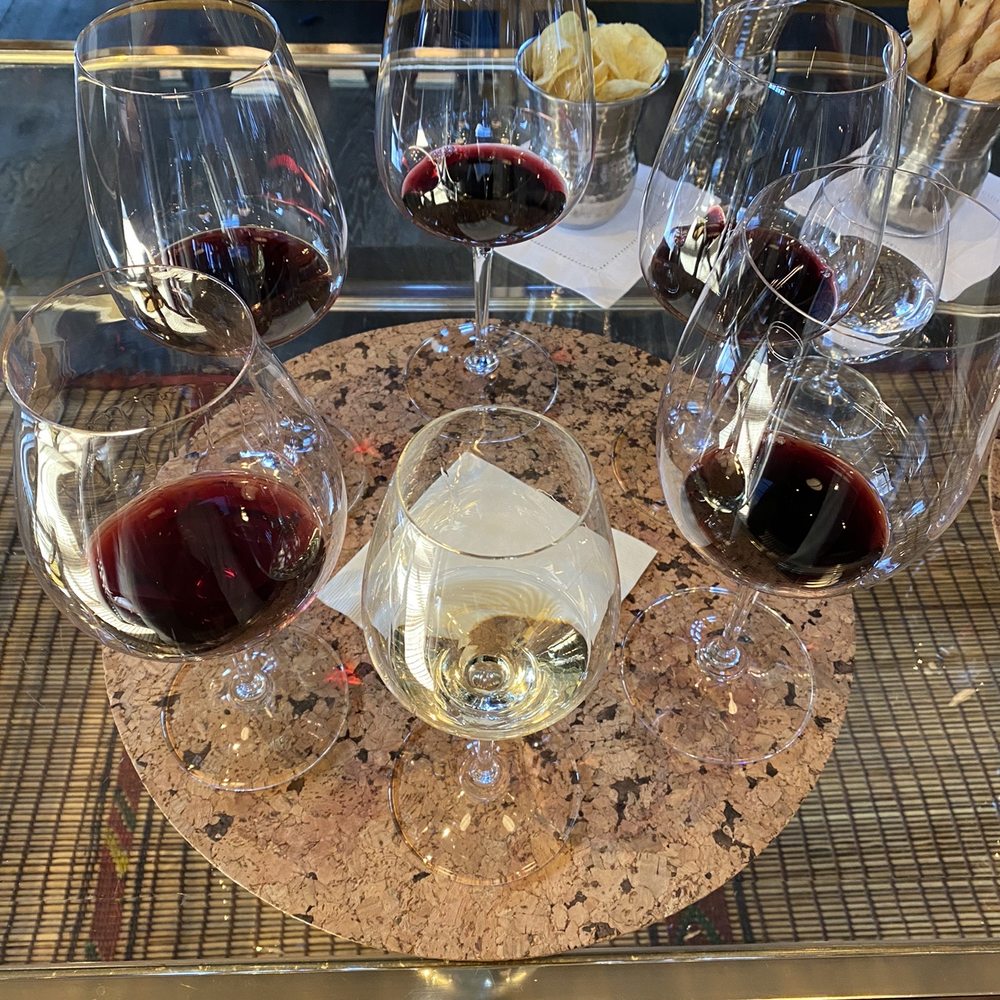 Handwritten Wines - Tasting a Chardonnay, Pinot noir, and 4 different Cabernets - Wineries Near Me - Yountville, California Handwritten Wines - Tasting a Chardonnay, Pinot noir, and 4 different Cabernets - Wineries Near Me - Yountville, California