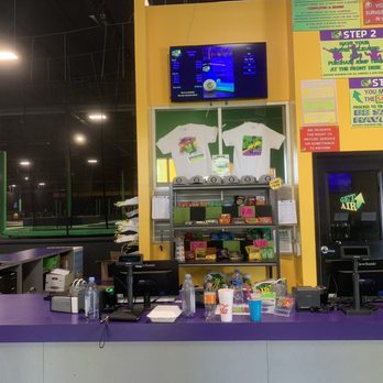 Get Air - No employee in sight. - Trampoline Parks Near Me - Pomona, California Get Air - No employee in sight. - Trampoline Parks Near Me - Pomona, California