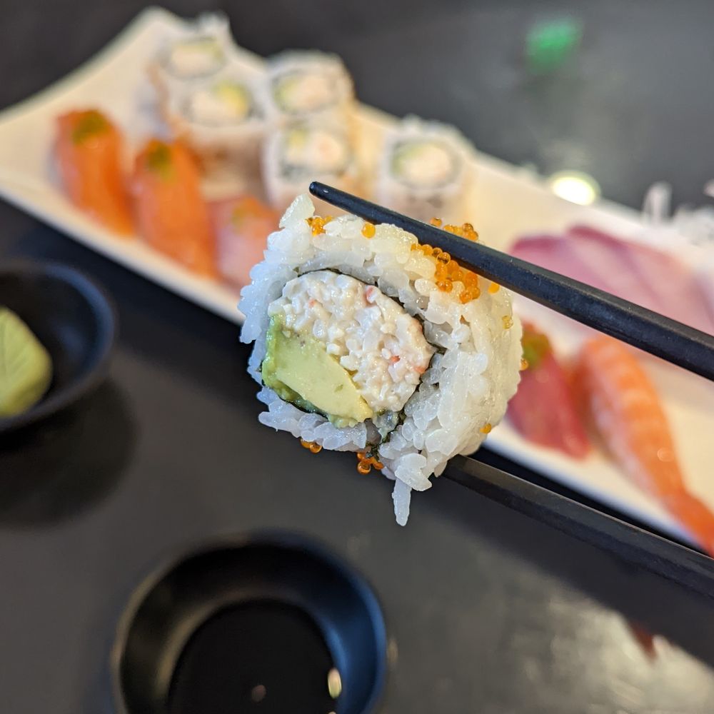 Bashamichi Sushi and Bar - 12/5/21 - Bashamichi Combo. Cali roll. 6 pieces. Heaby on the cream cheese. - Japanese Near Me - Millbrae, California
