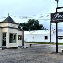 Pucci's
