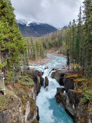 Sunwapta Falls Rocky Mountain Lodge by null