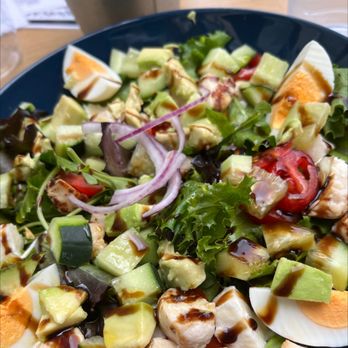 The Traveller Caffé - Mediterranean salad - Cafes Near Me - Porto, 13
