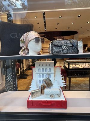 Paradise Plaza by null