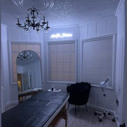 McGlo Studios - Wax Room