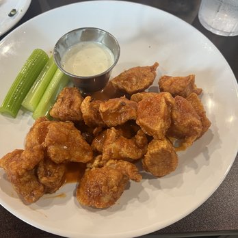 Bohemian Bull - Hot Buffalo Boneless wings - American Near Me - Grapevine, Texas