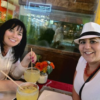 Big Lobster - Ordered our drinks.  When I'm Mexico, margaritas on the rocks is a must! - Seafood Near Me - Playa del Carmen, ROO