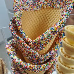 I Hart Ice Cream - Dipped cones!