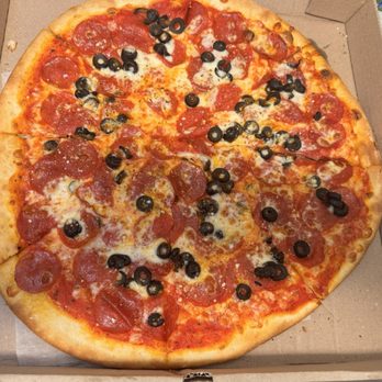 Venecia Italian Restaurant - Cheese Pizza (16 inches. Toppings are pepperoni and black olives). - Pizza Near Me - Kettering, Ohio Venecia Italian Restaurant - Cheese Pizza (16 inches. Toppings are pepperoni and black olives). - Pizza Near Me - Kettering, Ohio