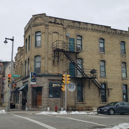 a view of a street corner
