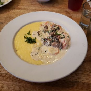 Peaches - Shrimp and grits with mushrooms and scallions and white wine!! - Southern Near Me - Brooklyn, New York Peaches - Shrimp and grits with mushrooms and scallions and white wine!! - Southern Near Me - Brooklyn, New York
