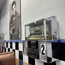 3 Coins Open Kitchen - Personal jukebox