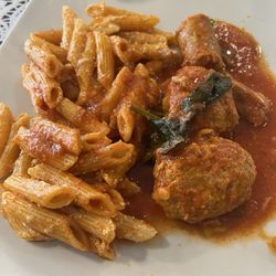 Agorà - Meatballs and pasta