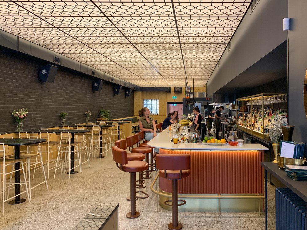 BAR STDENIS 38 Photos & 10 Reviews Bars 6966 Rue SaintDenis