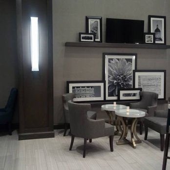 Hampton Inn & Suites Indianapolis-Keystone - Lounge Area - Hotels Near Me - Indianapolis, Indiana Hampton Inn & Suites Indianapolis-Keystone - Lounge Area - Hotels Near Me - Indianapolis, Indiana