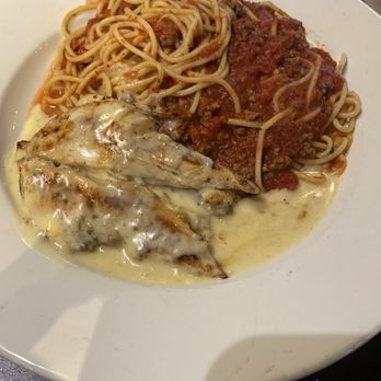 Zeko's Italian Restaurant - Spaghetti with all beef and chicken Alfredo - Italian Near Me - Whiteville, North Carolina