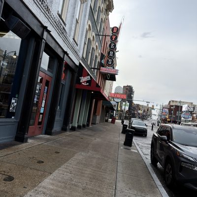 Dyer's Burgers by null