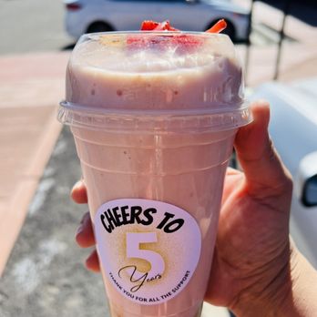 Rise Nutrition - Strawberry banana milkshake - Juice Bars & Smoothies Near Me - Albuquerque, New Mexico