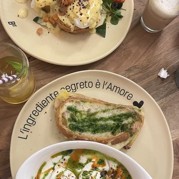 Brunchit Plaza Mayor - Eggcelent top, Cilbir eggs bottom - Breakfast & Brunch Near Me - Madrid, M Brunchit Plaza Mayor - Eggcelent top, Cilbir eggs bottom - Breakfast & Brunch Near Me - Madrid, M