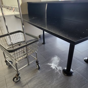 Snow White Laundromat - No employee keeping to help keep clean , assist , etc . - Laundromat Near Me - Mission Hills, California Snow White Laundromat - No employee keeping to help keep clean , assist , etc . - Laundromat Near Me - Mission Hills, California