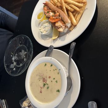 Bryac Black Rock - Lobster roll and clam chowder - Seafood Near Me - Bridgeport, Connecticut