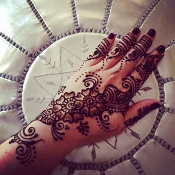Mehndi Maniac - Arsala's gorgeous work - the day she did my design - Henna Artists Near Me Mehndi Maniac - Arsala's gorgeous work - the day she did my design - Henna Artists Near Me