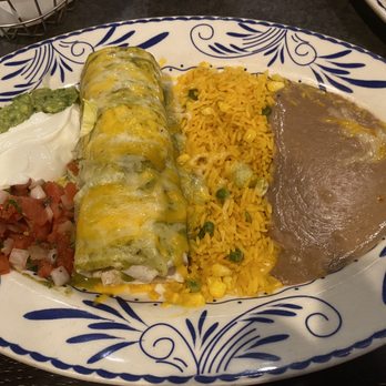 Guapo's Cocina & Bar - Chicken Burrito - Mexican Near Me - Arlington, Virginia