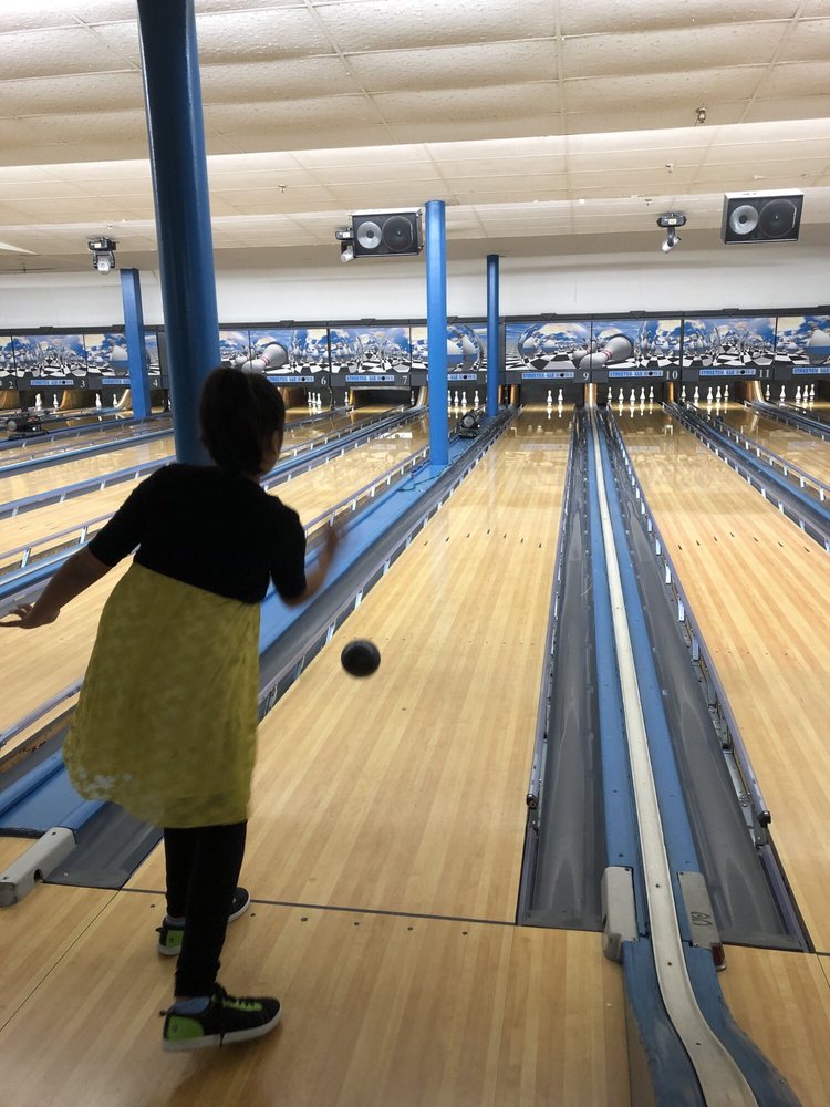 STREETSVILLE BOWL Updated October 2024 128 Queen Street S