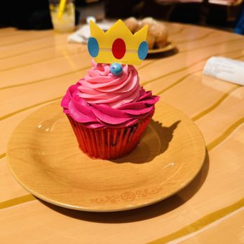 Toadstool Cafe - Princess Peach Cupcake - Cafes Near Me - Universal City, California