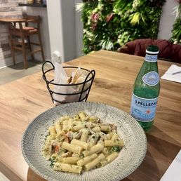 Pesto pasta, free Tuscan bread and sparkling water