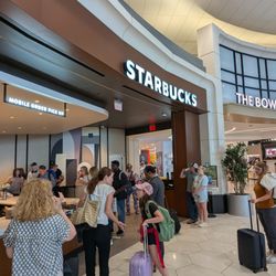 LaGuardia Airport - LGA - Terminal B food court