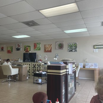 Paradise Nails - Front desk - Nail Salons Near Me - Fresno, California Paradise Nails - Front desk - Nail Salons Near Me - Fresno, California