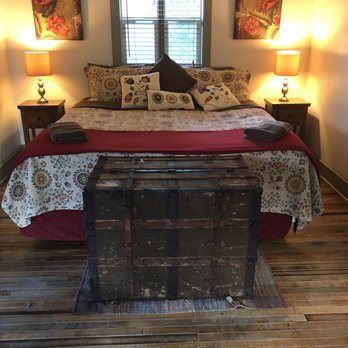 3 Dogs & a Moose Cottages - King bed - Bed & Breakfast Near Me - Moab, Utah