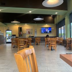 Chicken Maison - Main area
