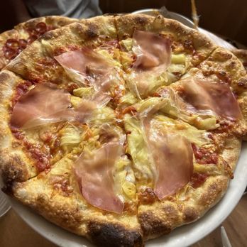 Annesso Pizzeria - Pineapple pizza - Italian Near Me - Fresno, California Annesso Pizzeria - Pineapple pizza - Italian Near Me - Fresno, California